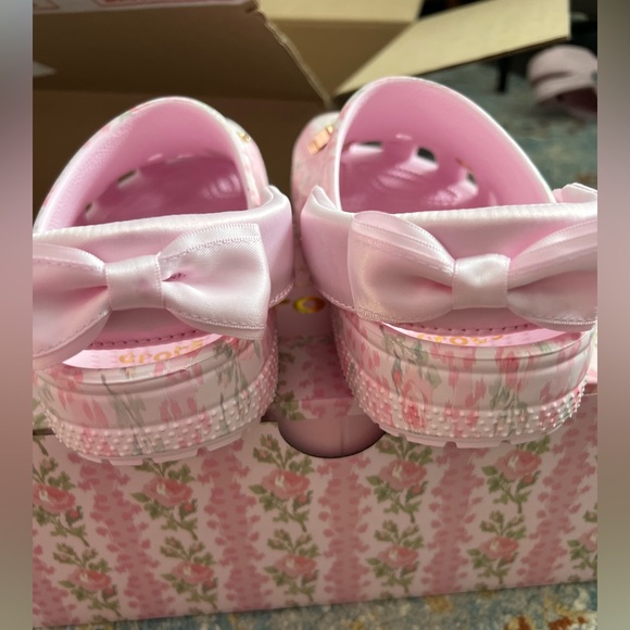 SOLD Brand new - CROCS x LoveShackFancy Size J3 - Picture 4 of 8